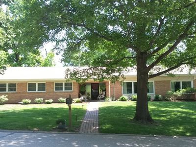 2 Stoneyside Ln, Saint Louis, MO, 63132