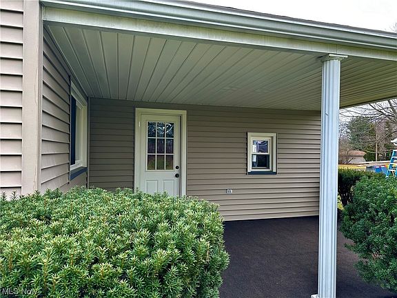 4th image of 284 Marcia Dr