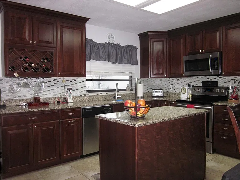 4902 Country Aire Ln — Photo 7