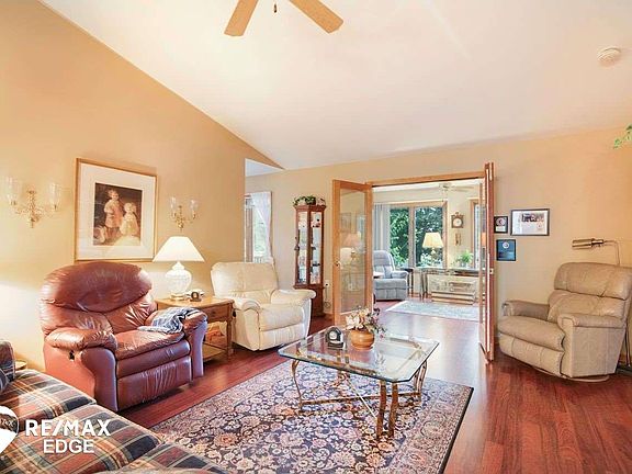 4th image of 9396 Rayna Dr
