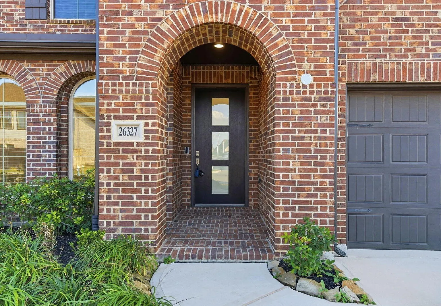 4 bed, 3.5 bath, 2899 sqft, $3,300 — Photo 2