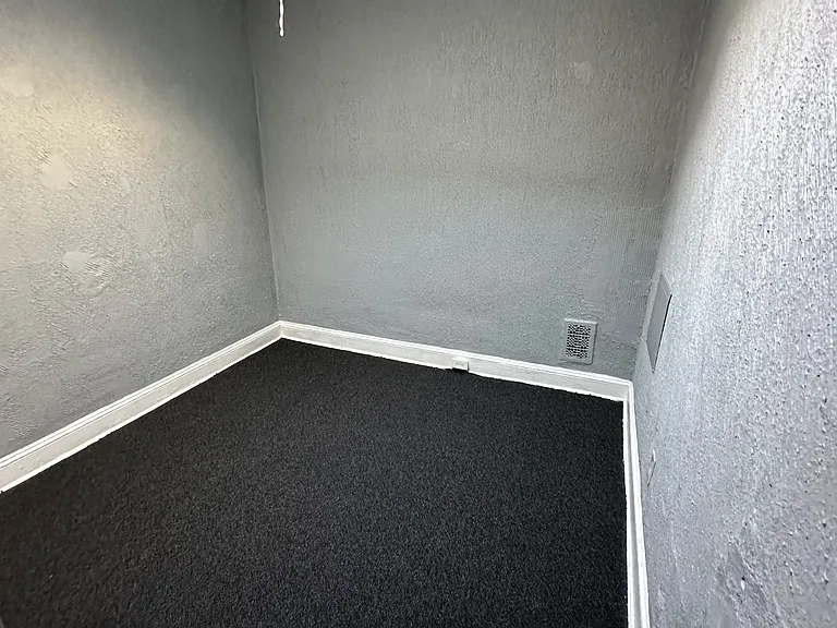2712 Baker St — Photo 10