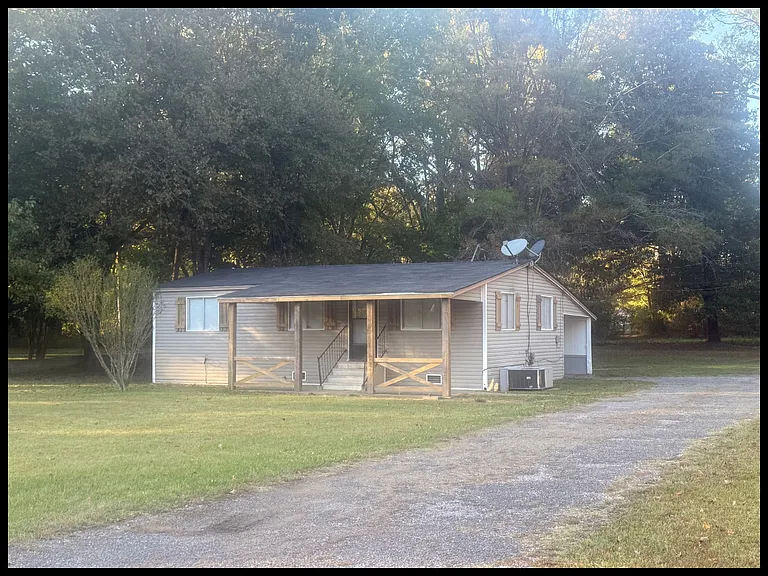 108 Grafton Dr — Photo 2