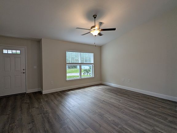 4th image of 214 E Caldwell Dr