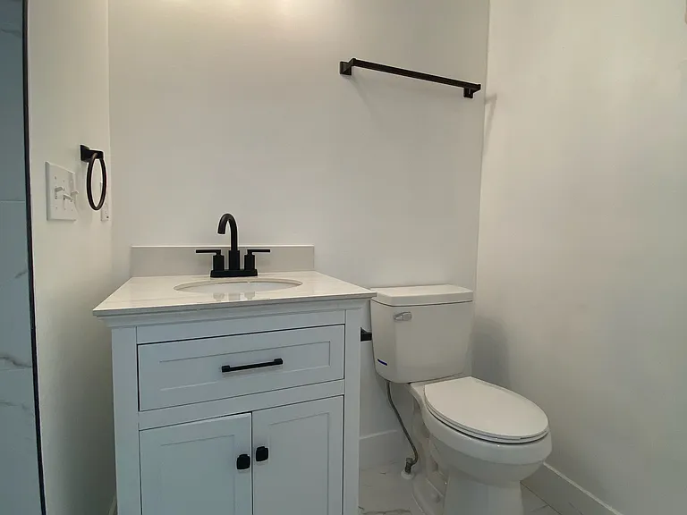 4614 E Seneca Ave — Photo 37