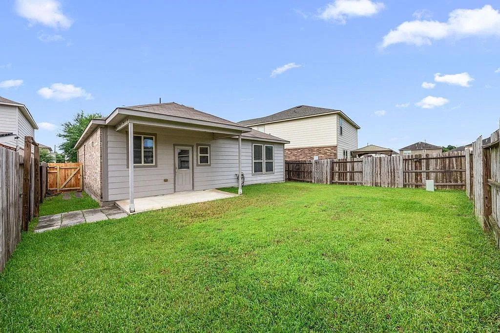 3 bed, 1450 sqft, $2,200 — Photo 2