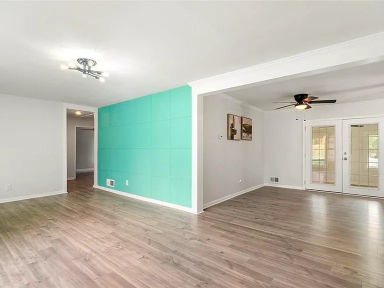 2318 Green Forrest Dr — Photo 11