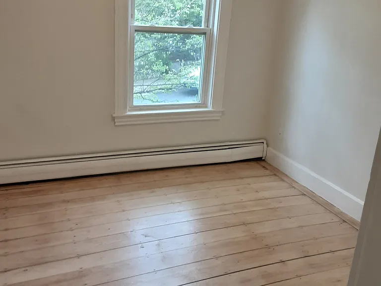 24 Elliot Ter — Photo 4
