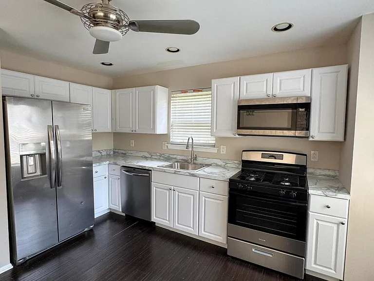 81 Atrium Way #8-1 — Photo 4