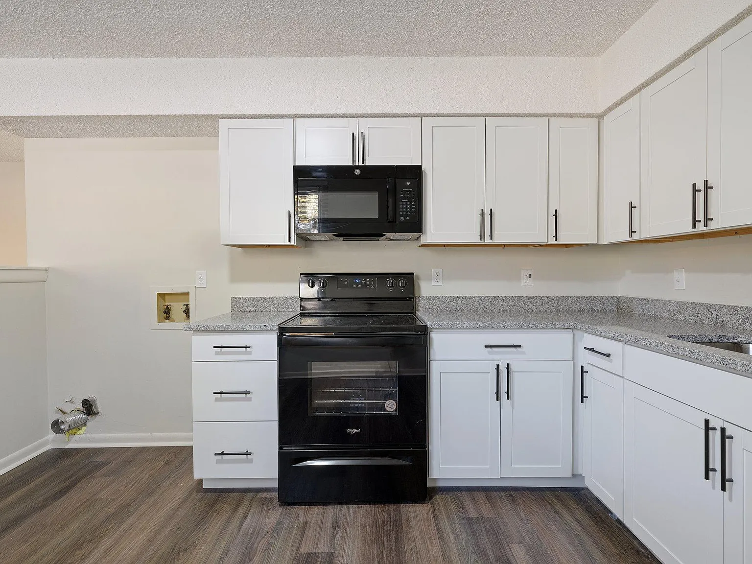 2 bed, 769 sqft, $1,450 — Photo 2