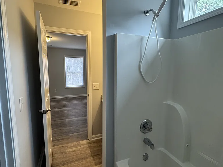 4529 Farm Lake Dr — Photo 4