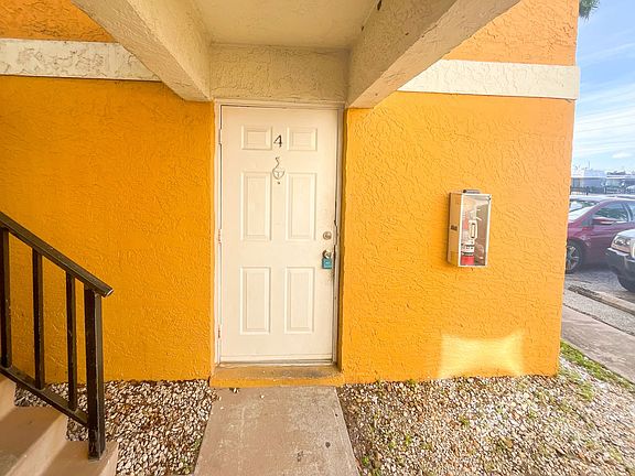 2nd image of 1927 Hill Ave APT 4
