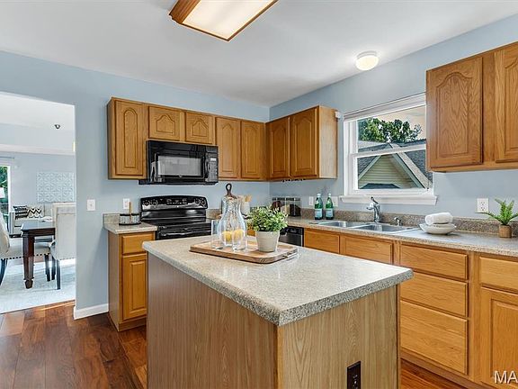 5th image of 6 Country Bluff Ct