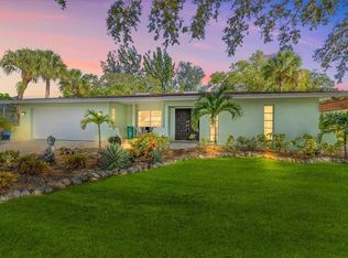 735 Birdsong Ln, Sarasota, FL 34242