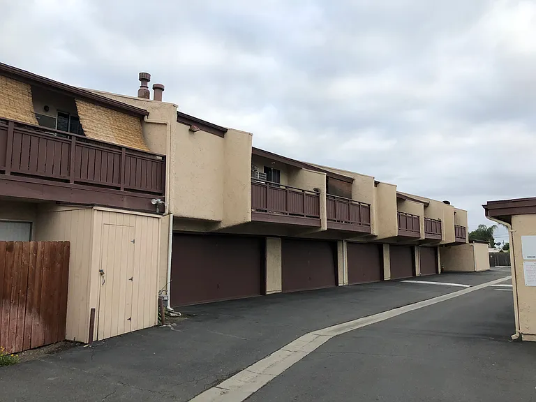 Chapman Villas Apartments — Photo 24