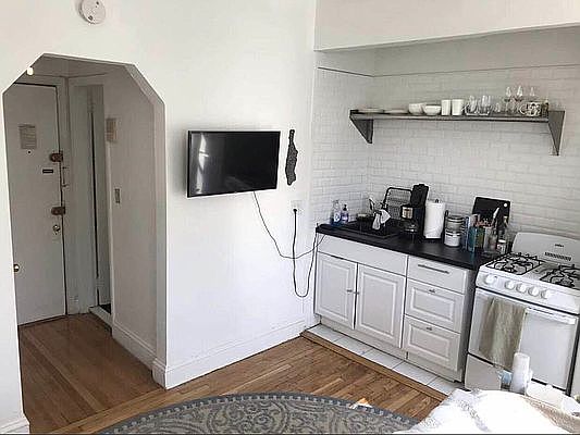 4th image of 271 W 11th St APT 5D