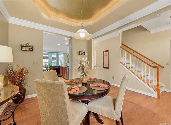 5th image of 6008 Queens Walk Ct