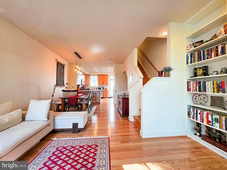 729 N Alfred St — Photo 10