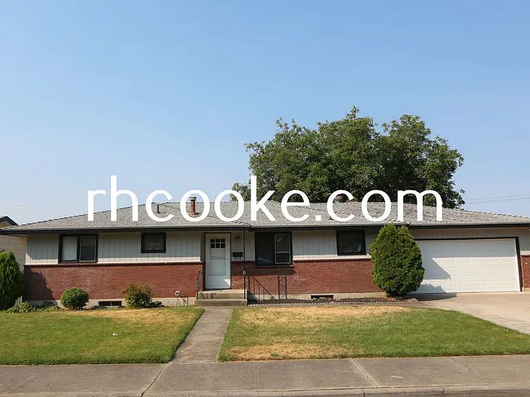 5711 N Greenwood Blvd — Photo 1
