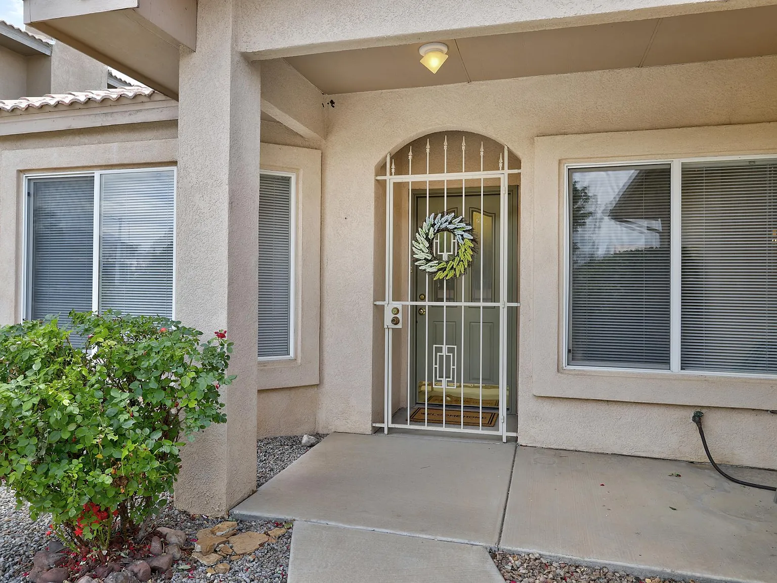 3 bed, 1641 sqft, $2,200 — Photo 2