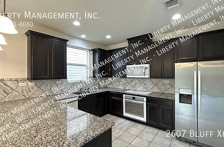 2607 Bluff Xing — Photo 19