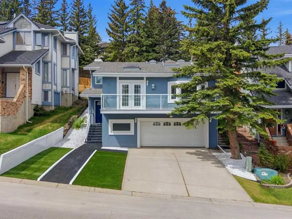 84 E Coach Gate Way SW, Calgary, AB T3H 1Z7