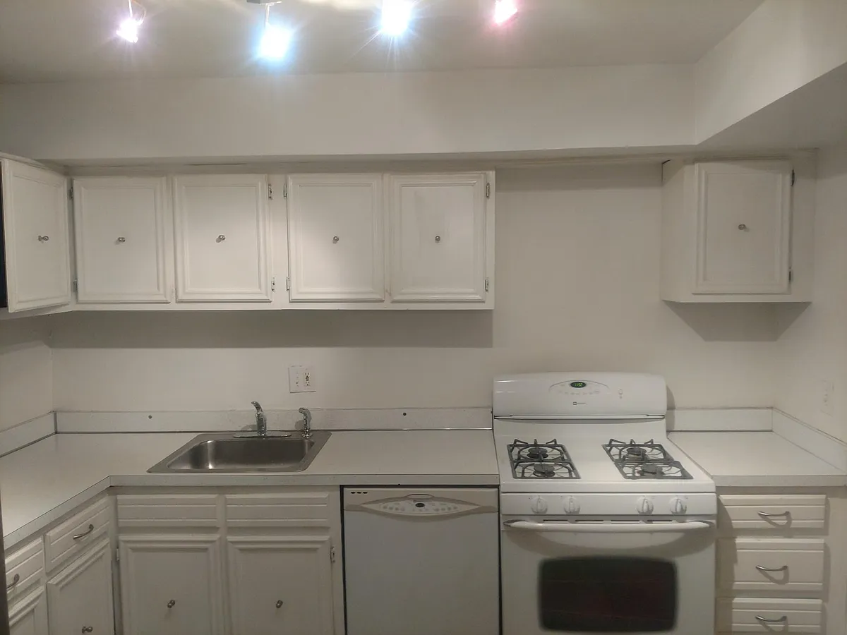 Building Photo - 327 Homeland Southway #2A