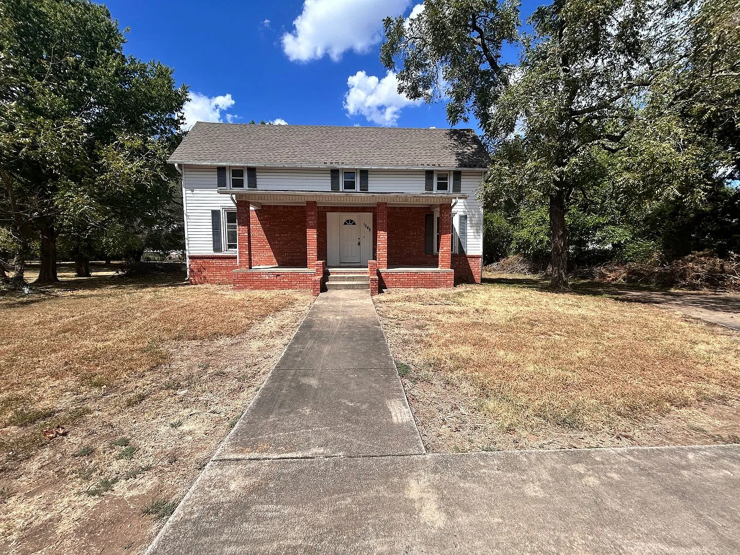 Historic home! 4 Bedroom 2 Bathroom home, private parking. — Photo 3