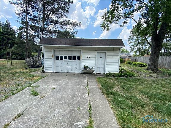 3rd image of 29527 E Broadway St
