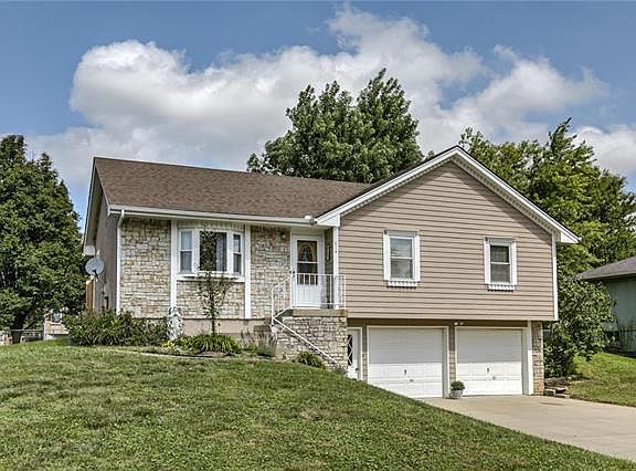 2nd image of 814 Apple Blossom St