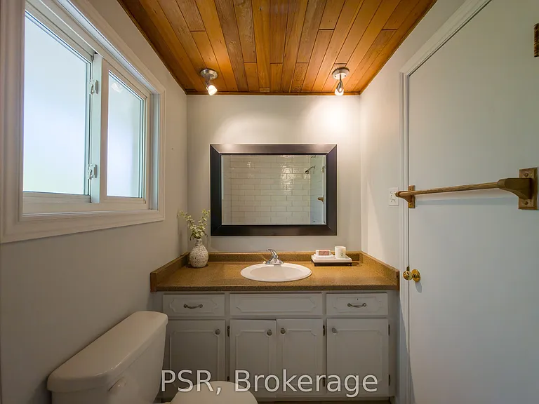 11 Elmsdale Dr — Photo 15