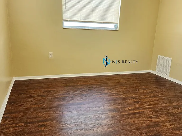 1350 Whitehall Ln — Photo 18