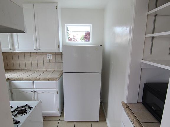 5th image of 1203 N Genesee Ave #1/4