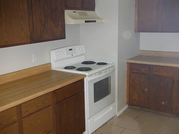 3rd image of 1205 W Elm St