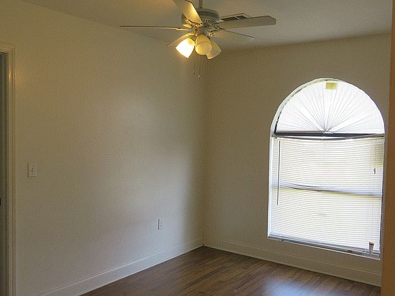 5th image of 3316 Decomine Dr