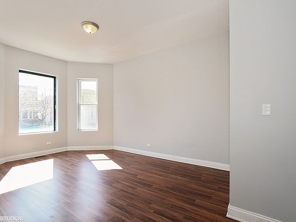 5th image of 6940 S King Dr #1S