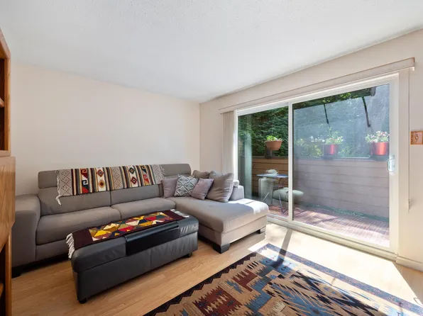 4384 Garden Grove Dr, Burnaby, BC V5G 4G6