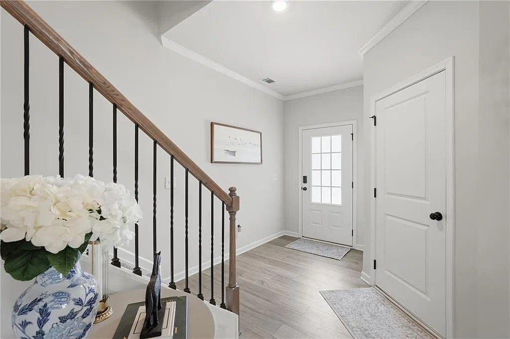 4 bed, 2.5 bath, 2281 sqft, $2,200 — Photo 3