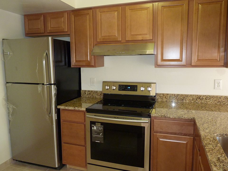 Kitchen w/ Granite Counters