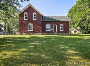 212 W State Rd, Grant, MI 49327