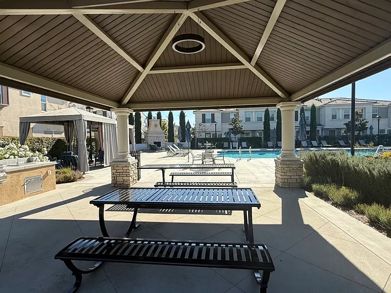 7100 Montecito Ln — Photo 24