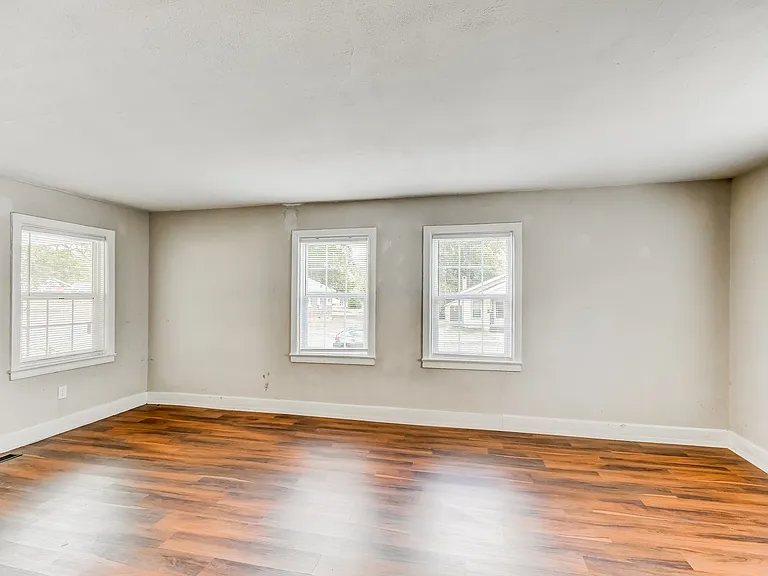 931636_020_living_room_13230365.jpg