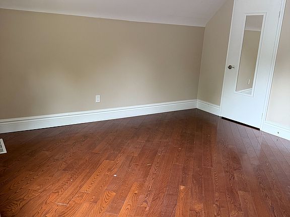 5th image of 8421 Creditview Rd