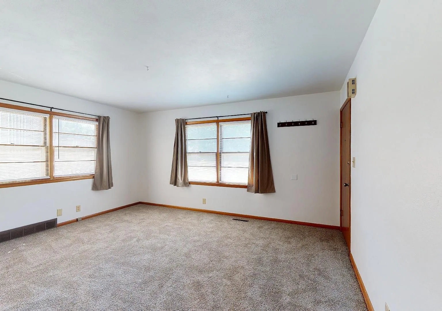 210 Campus Ave — Photo 4