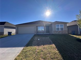 208 Whitten Ave, Gentry, AR 72734