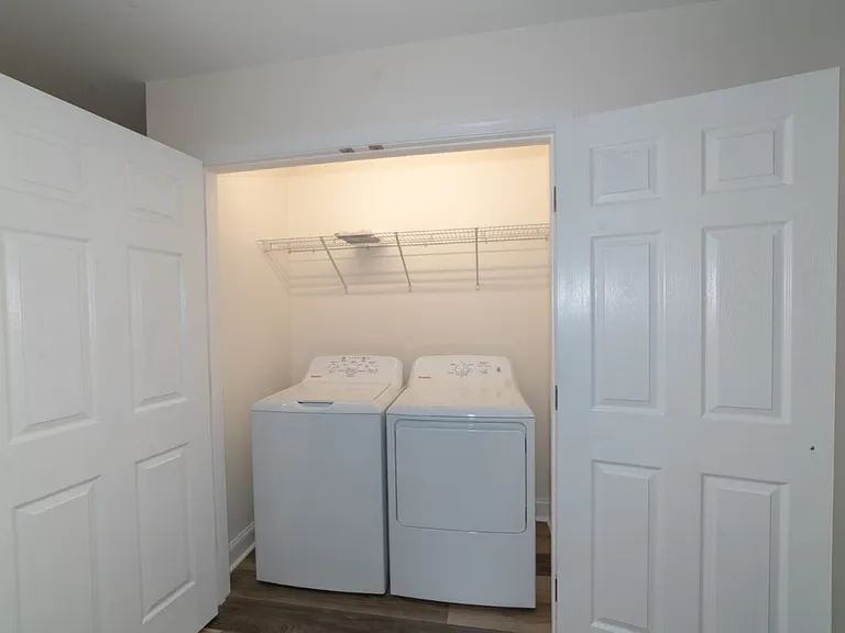 Midway Townhome — Photo 16