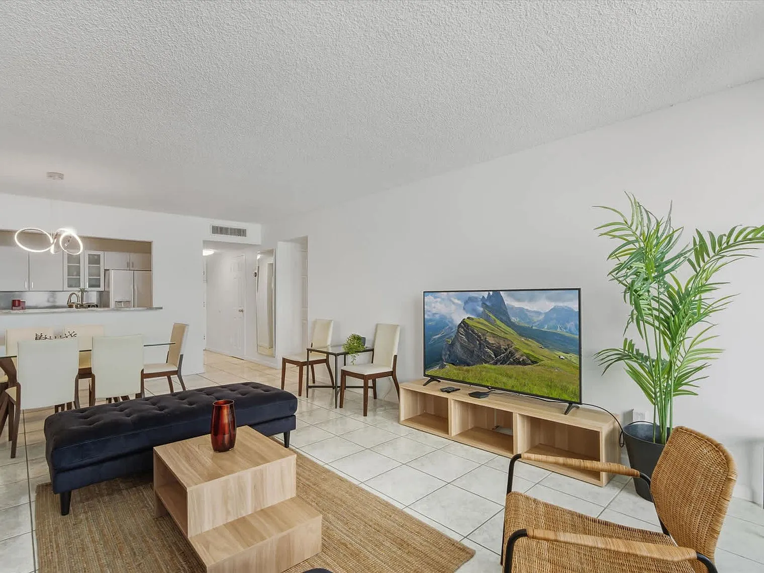 2 bed, 2.0 bath, 1248 sqft, $4,206 — Photo 2