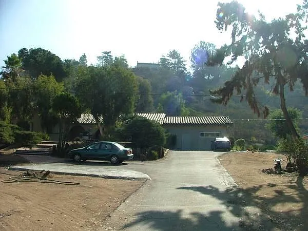 939 Merritt Ct — Photo 2