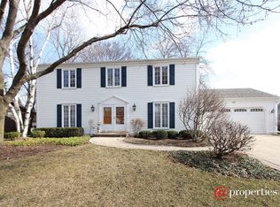 904 S Dymond Rd, Libertyville, IL 60048