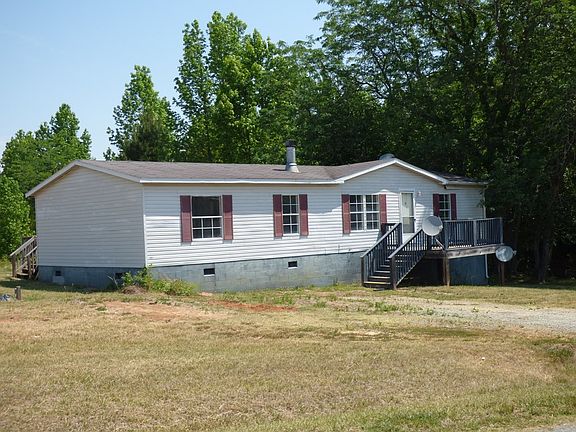 3rd image of 1011 Chestnut Creek Rd